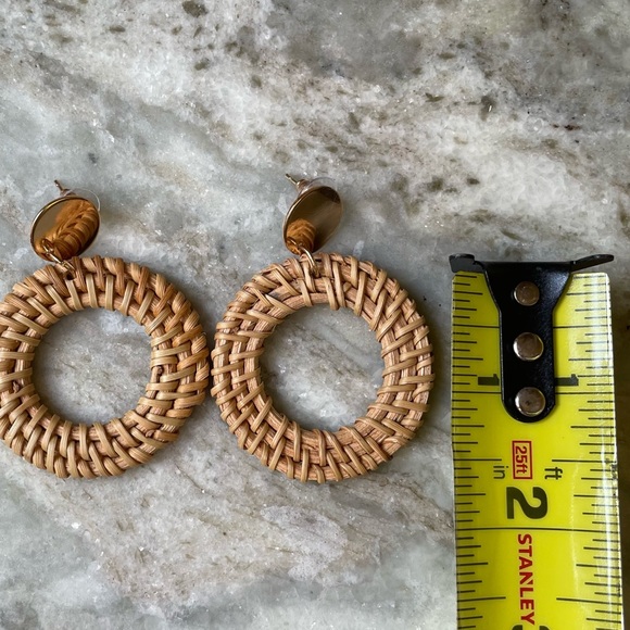 Bundle of 4 raffia woven post earrings with gold accent - Picture 3 of 9